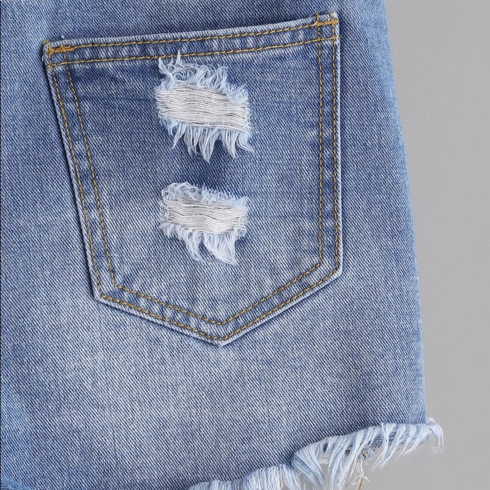 🆕Pearl detail distressed jean shorts 🔥 - Picture 6 of 7